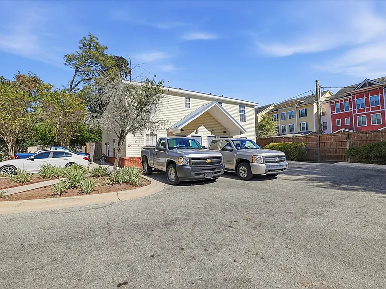 990 W Brevard St — Photo 48