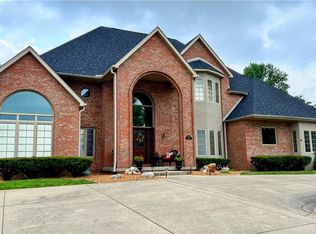 1890 S Spitler Dr, Decatur, IL 62521