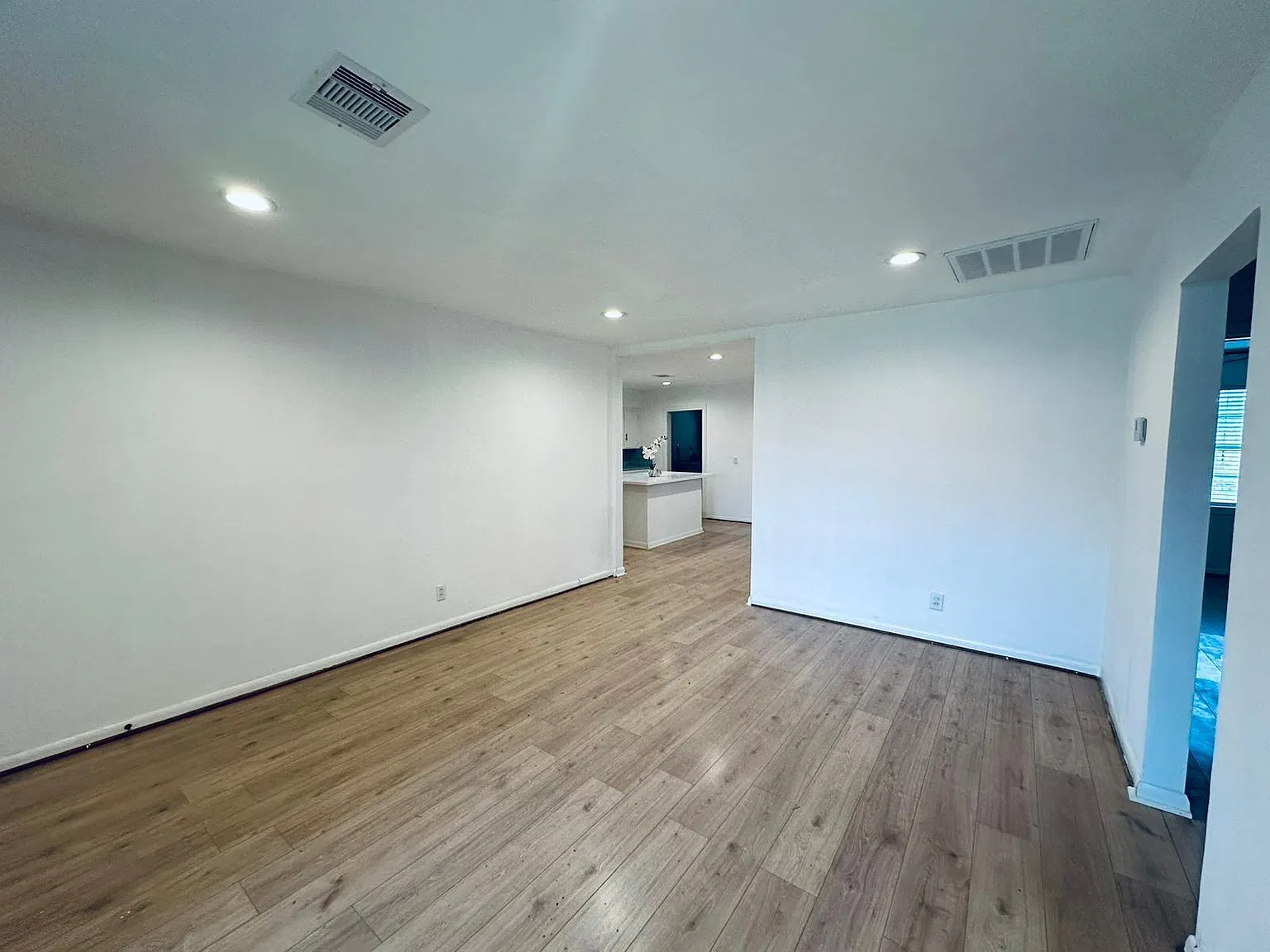 2 bed, 1185 sqft, $1,550 — Photo 4