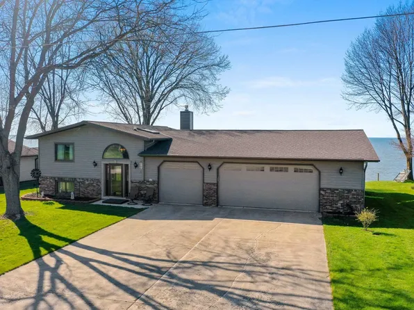 N9623 Bay Shore Ln, Luxemburg, WI 54217