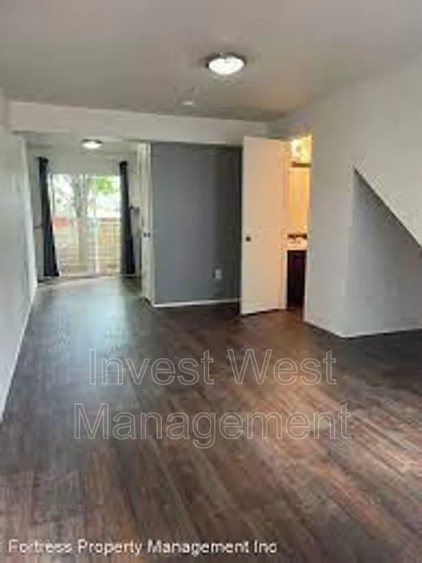 2 bed, 1.5 bath, 850 sqft, $1,695 — Photo 2