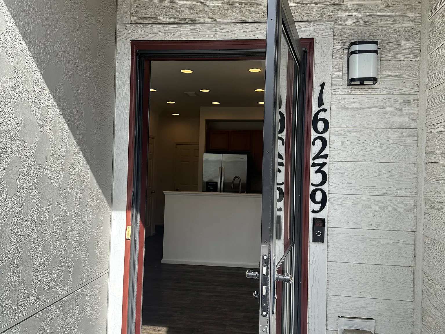 2 bed, 2.5 bath, 1317 sqft, $2,395 — Photo 2
