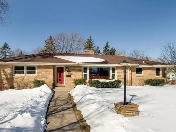 1911 Simpson St, Falcon Heights, MN 55113