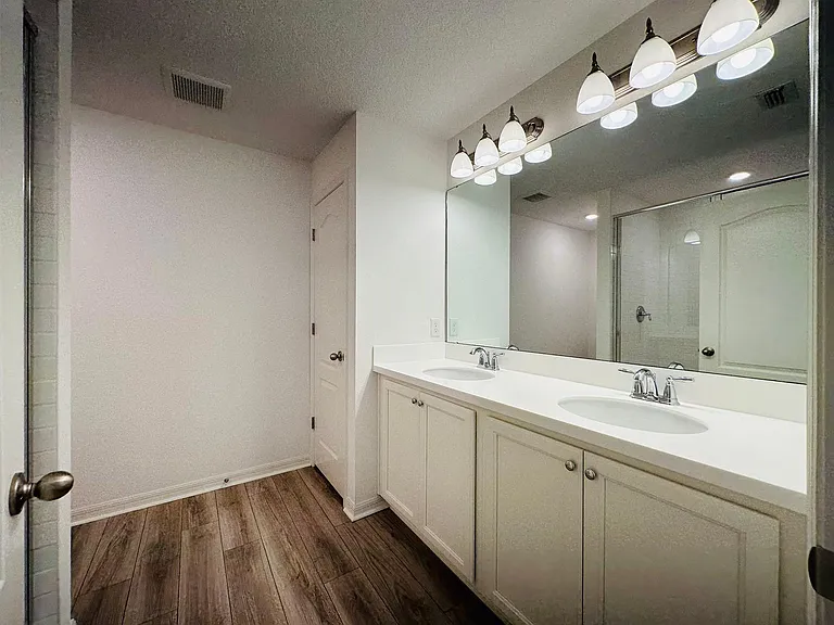 785 Benoi Dr — Photo 15