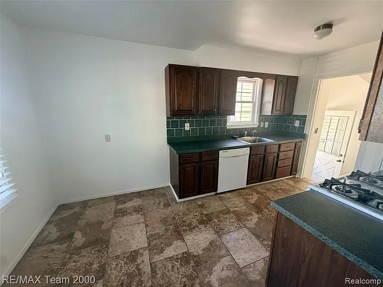3418 Harding St — Photo 8