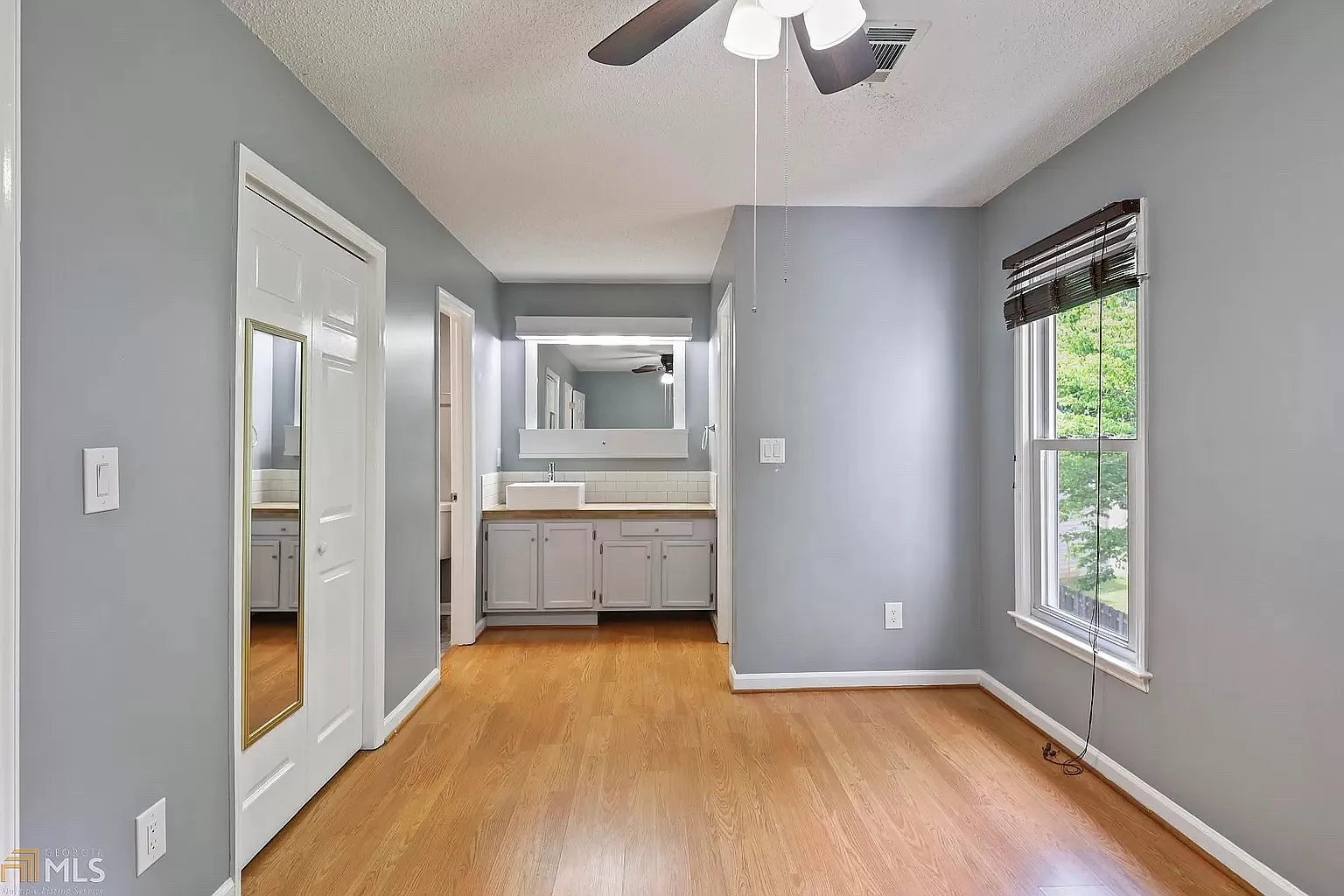 2 bed, 2.5 bath, 1320 sqft, $2,100 — Photo 4