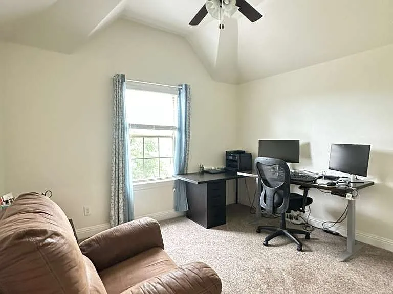 10709 Blake Gdns — Photo 32