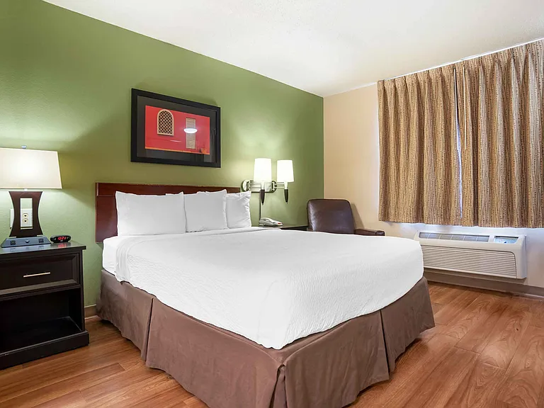 Studio Suite - 1 Queen Bed