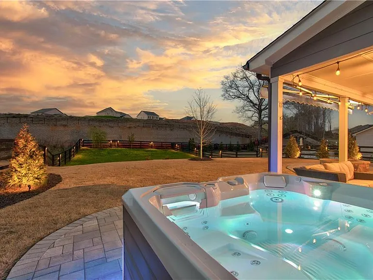 409 Carmichael Cir — Photo 59
