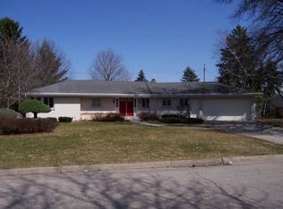 417 Apache Dr, Janesville, WI 53545