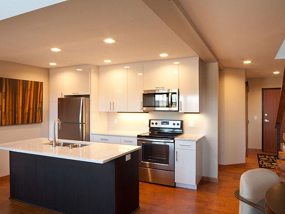 5th image of 415 6th St N Unit 403