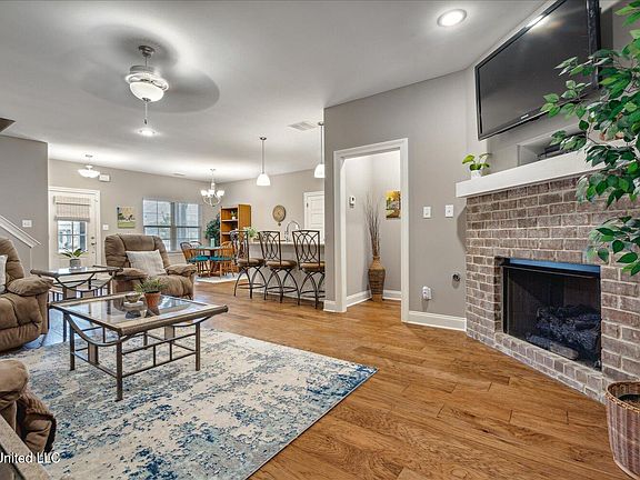 3rd image of 5261 N Montavale