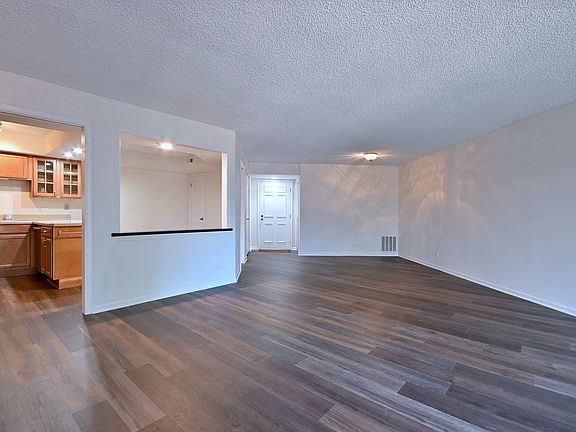 4th image of 706 Waukegan Rd #C203