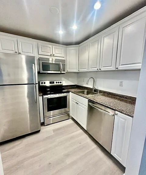 251 Brighton Dr #F — Photo 2