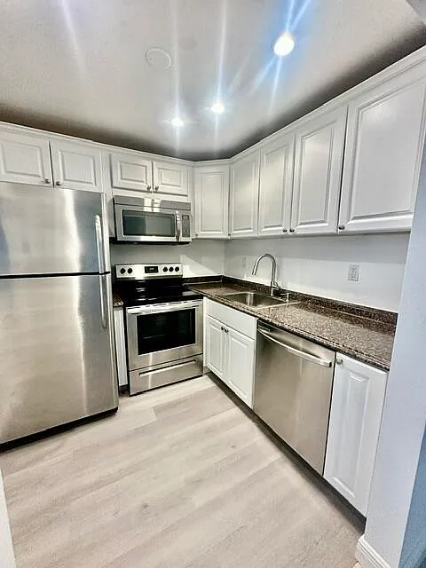Building Photo - 251 Brighton Dr #F
