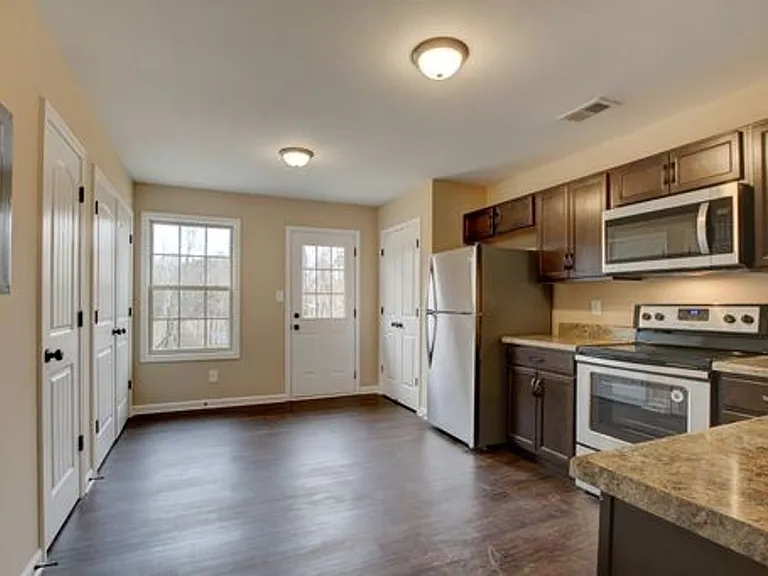 234 Fairview Lane — Photo 3