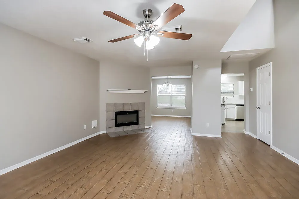 4 bed, 2.5 bath, 2150 sqft, $1,865 — Photo 4