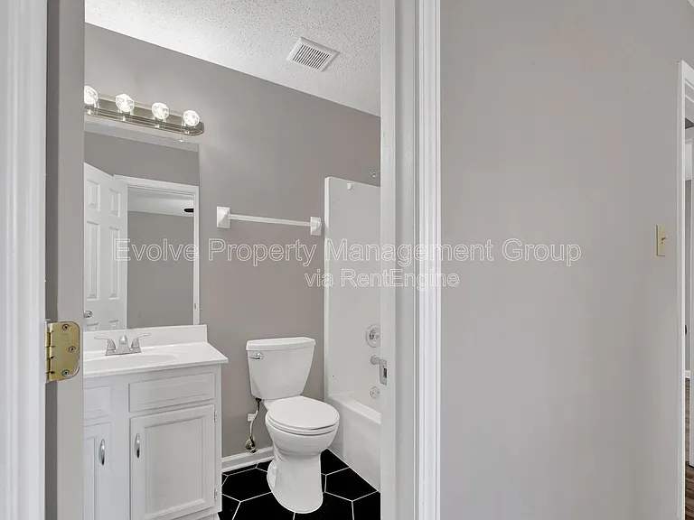 3014 Meadows Ln — Photo 11