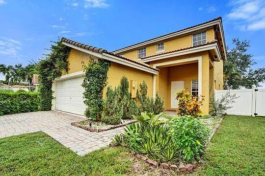 3 bed, 2.5 bath, 2004 sqft, $3,350 — Photo 2