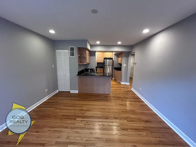 6954 N Greenview Ave — Photo 20