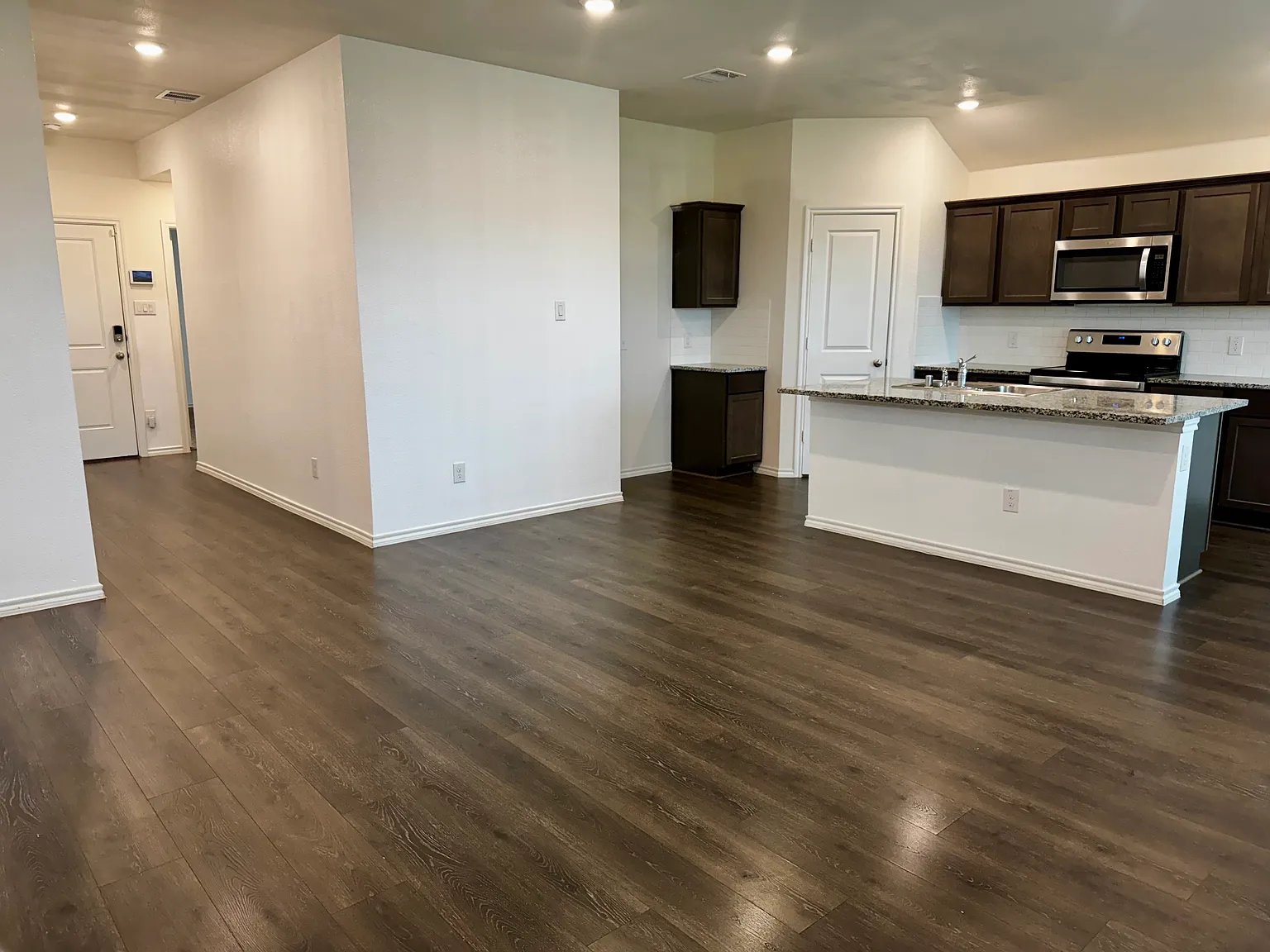 3 bed, 1450 sqft, $1,895 — Photo 2