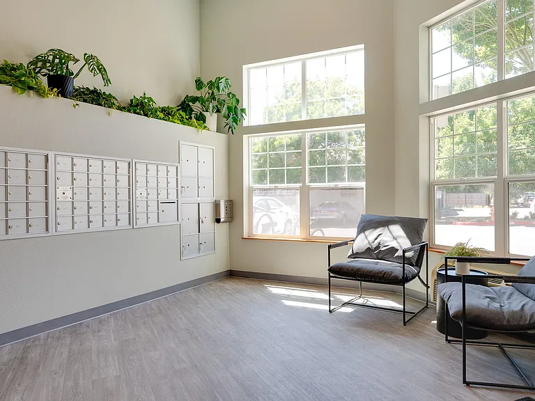 10th Street | Amenities