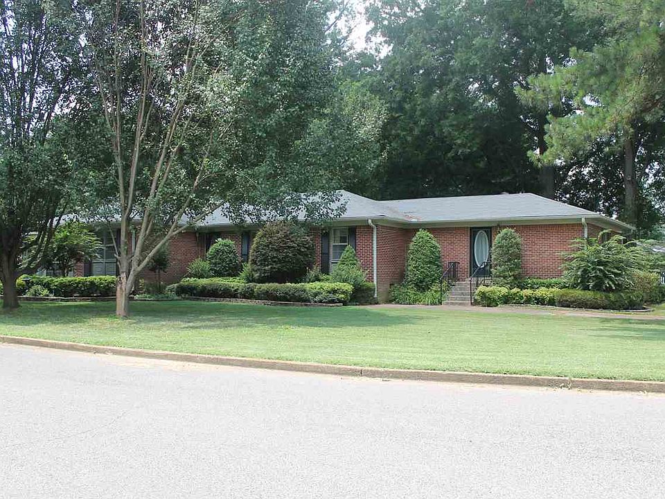 1st image of 584 Circle Dr