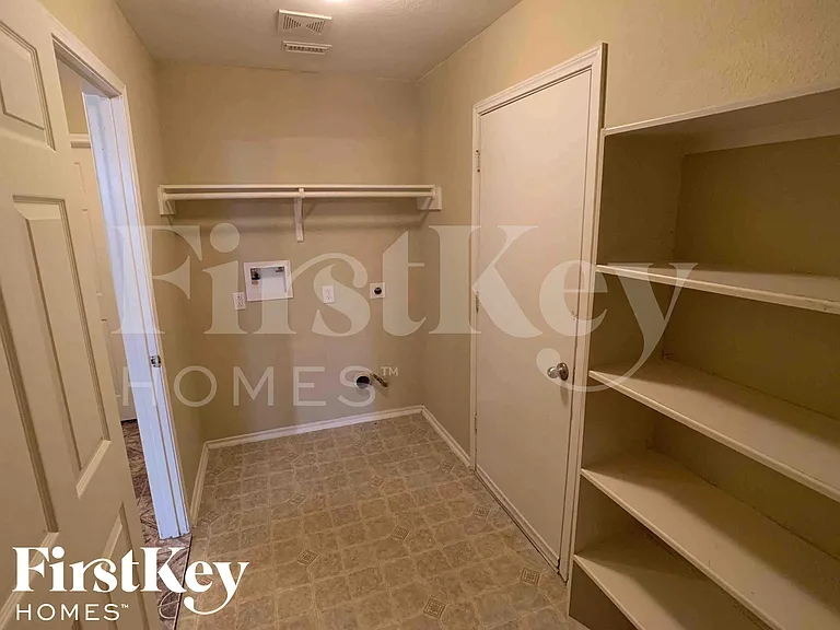 9342 Bowmore Ct — Photo 10
