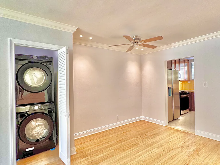 3172 S Barrington Ave #102 — Photo 5