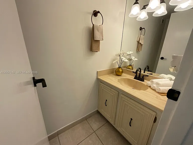 200 SE 15th Rd #7H — Photo 11