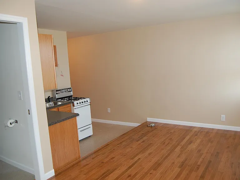1154 Madison Ave #13 — Photo 5