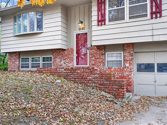 4th image of 1021 Holiday Dr