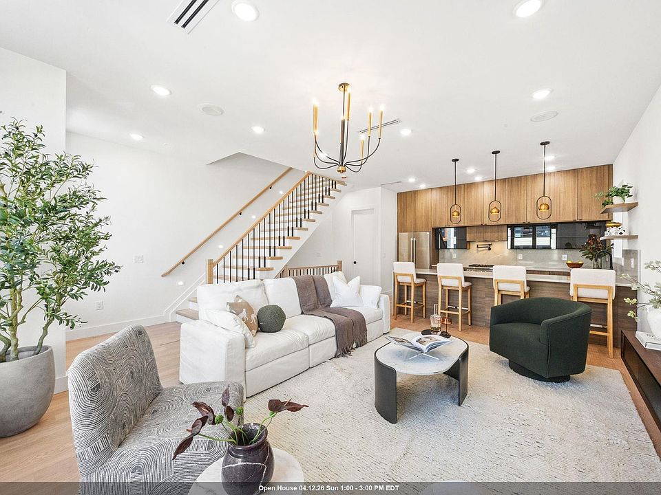 1st image of 33 Graham St #2
