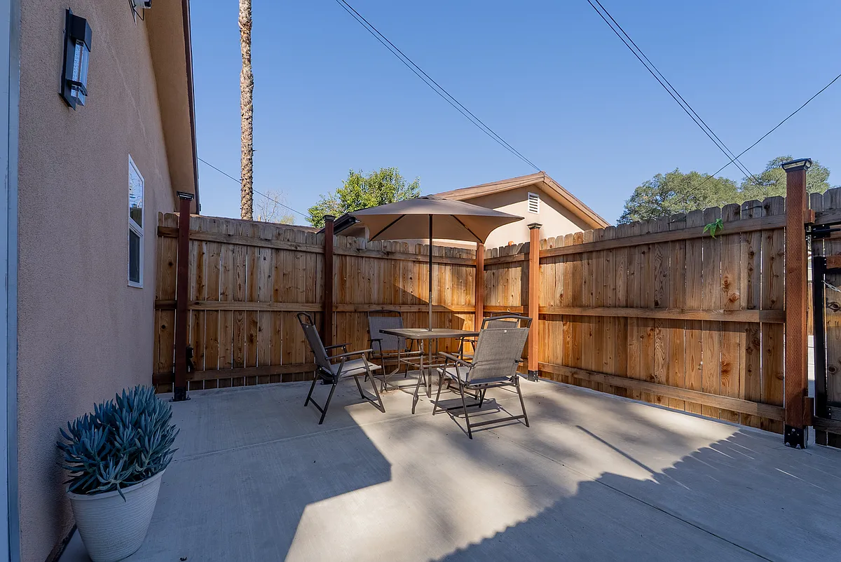 Building Photo - 7441 Jordan Ave