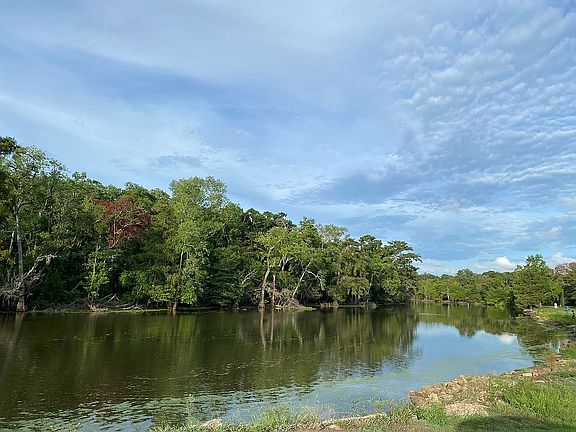 4th image of Riverview Dr