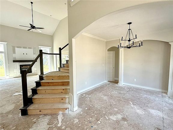 4th image of 1070 Fir Ln