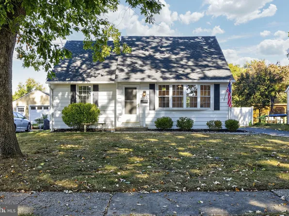 305 W 4th Ave, Barrington, NJ 08007