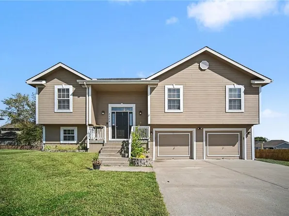 1108 E 18th St, Kearney, MO 64060