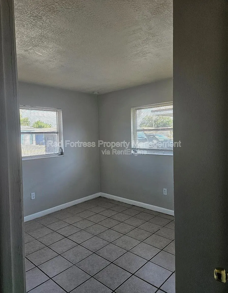 2 bed, 1.0 bath, 850 sqft, $1,049 — Photo 4