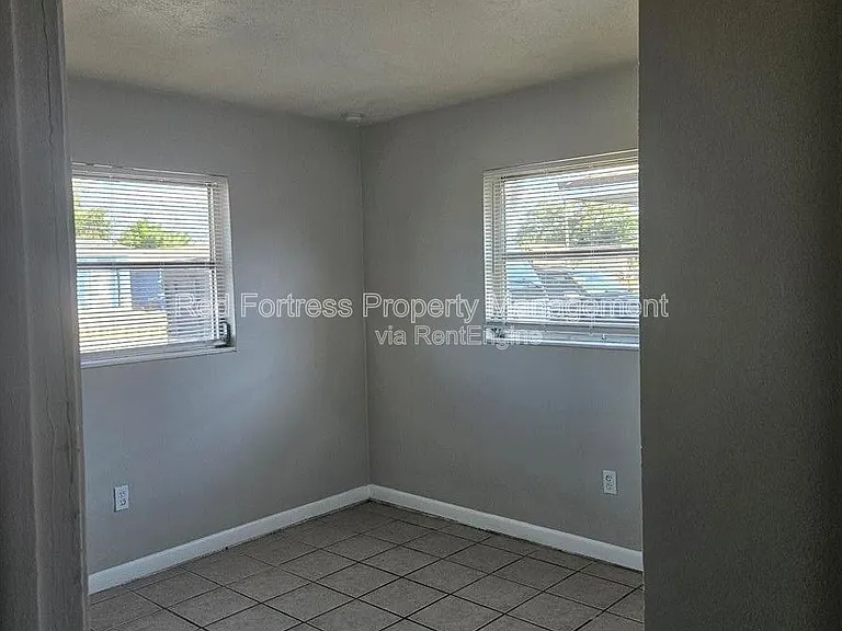 5436 6th Ave — Photo 4