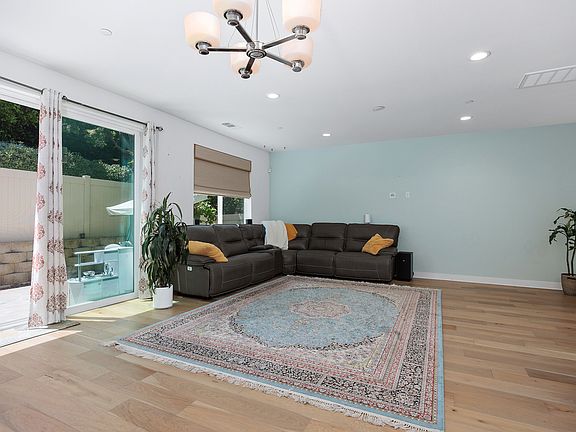 5th image of 655 Manzanita Ln