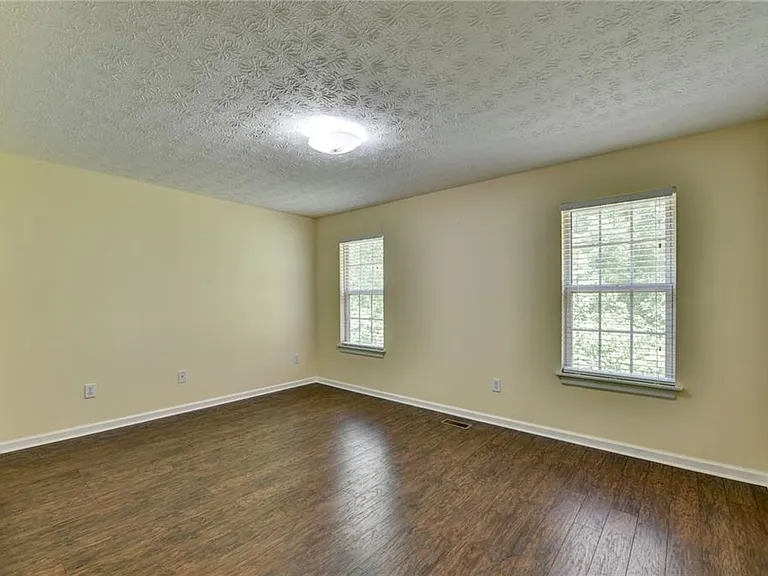 3380 McClure Woods Dr — Photo 24