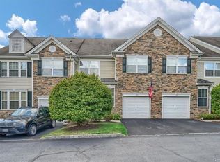 16 Gillian Ct, Monroe, NY