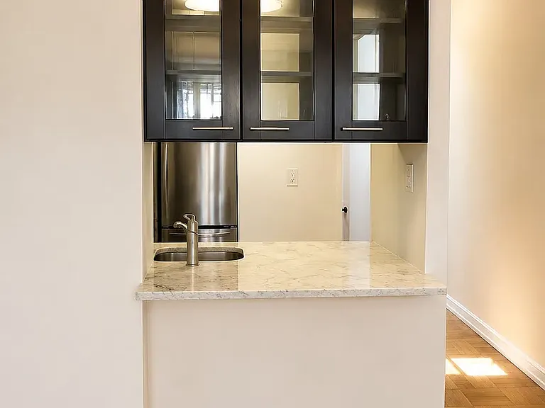 367 W 48th St #PHA — Photo 2