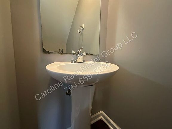 4th image of 1520 N Main Ave APT 17