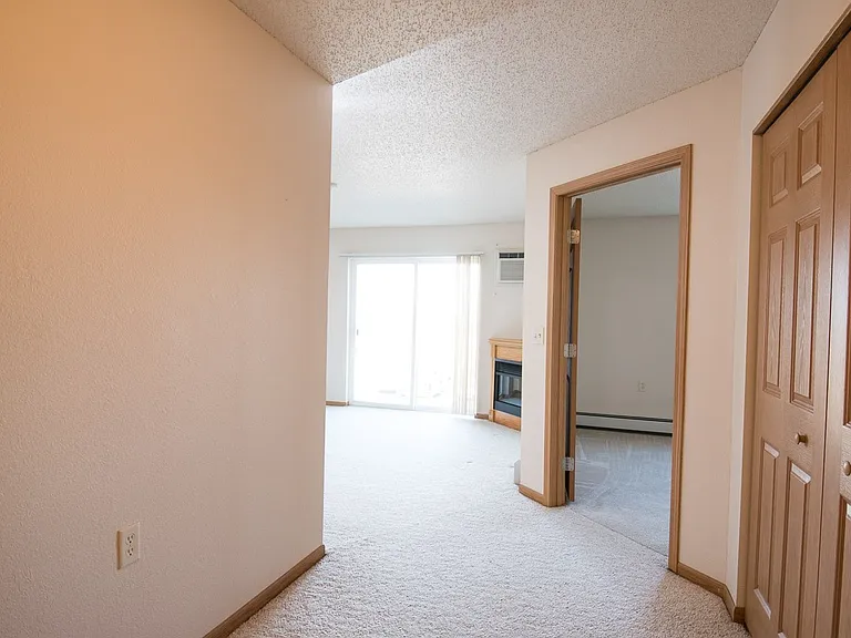 102 Airview Dr — Photo 5