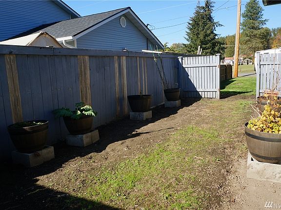 5th image of 118 SE 2nd St