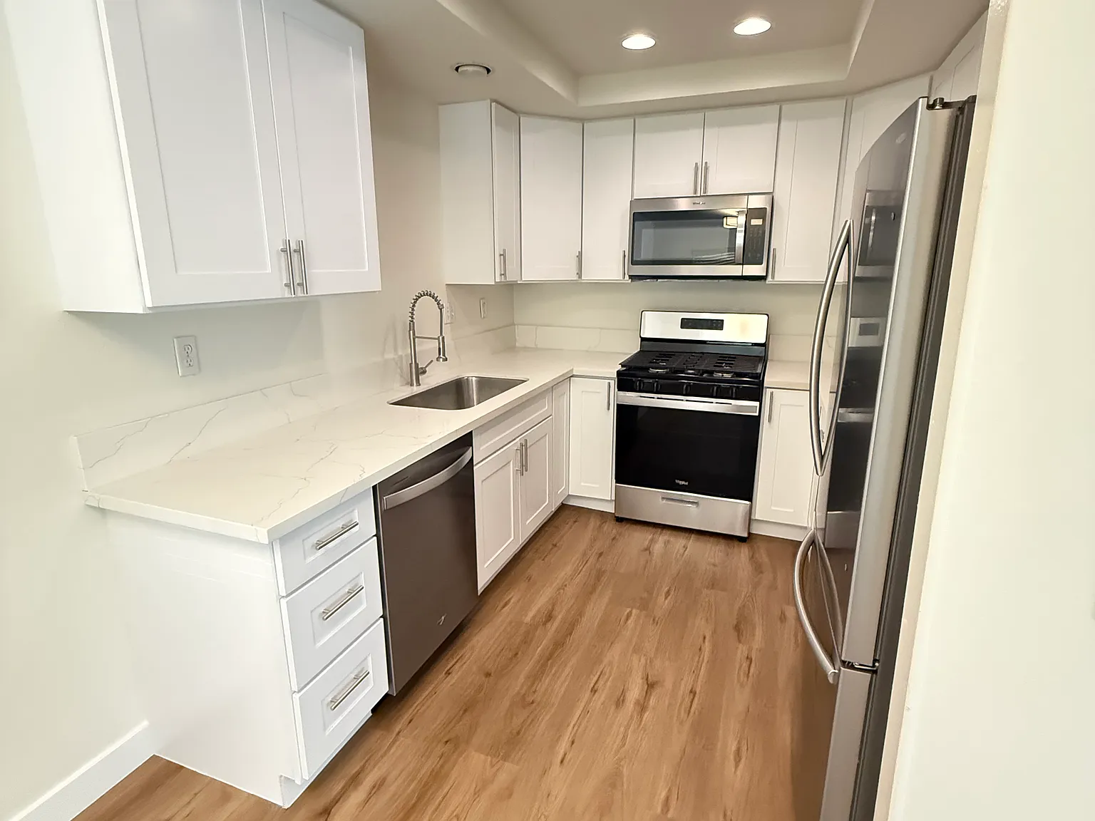 3 bed, 1057 sqft, $3,500 — Photo 4