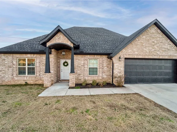 653 Loganberry Ln, Springdale, AR 72764