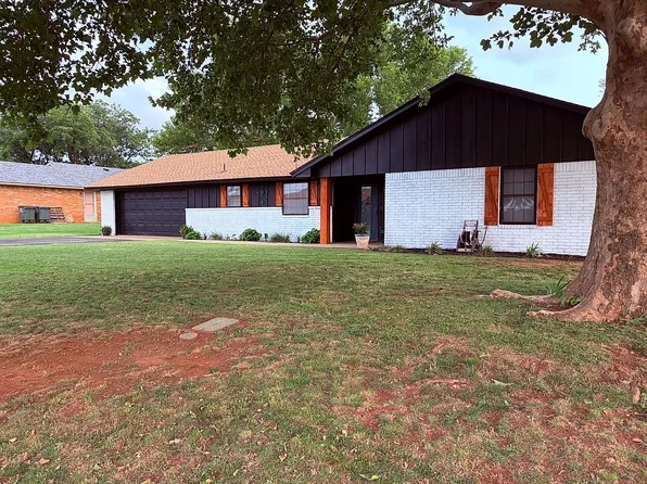 2520 Corbin Ln, Clinton, OK 73601